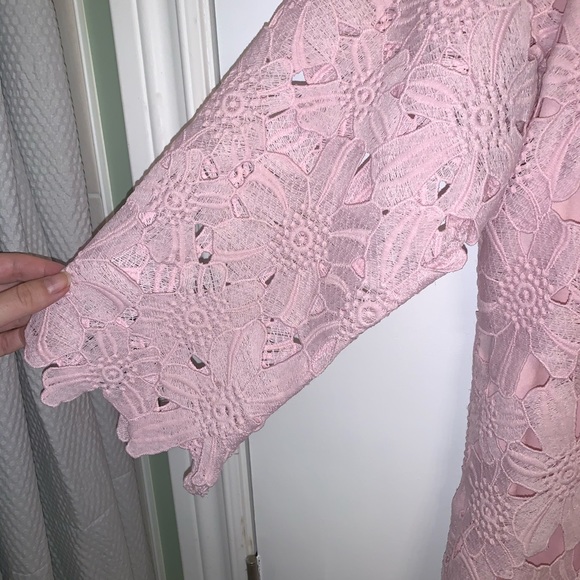 Luxury Belza Lace Shift Dress - Picture 5 of 6